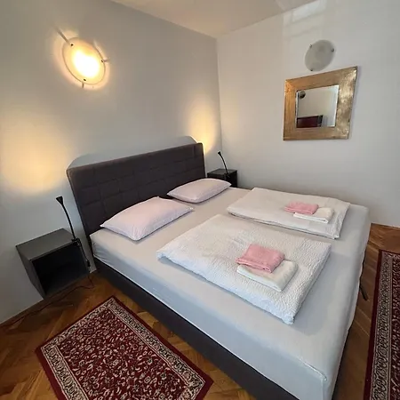 Tia Apartman *
