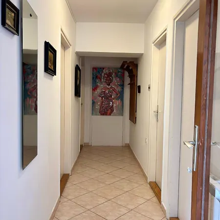 Tia Apartman